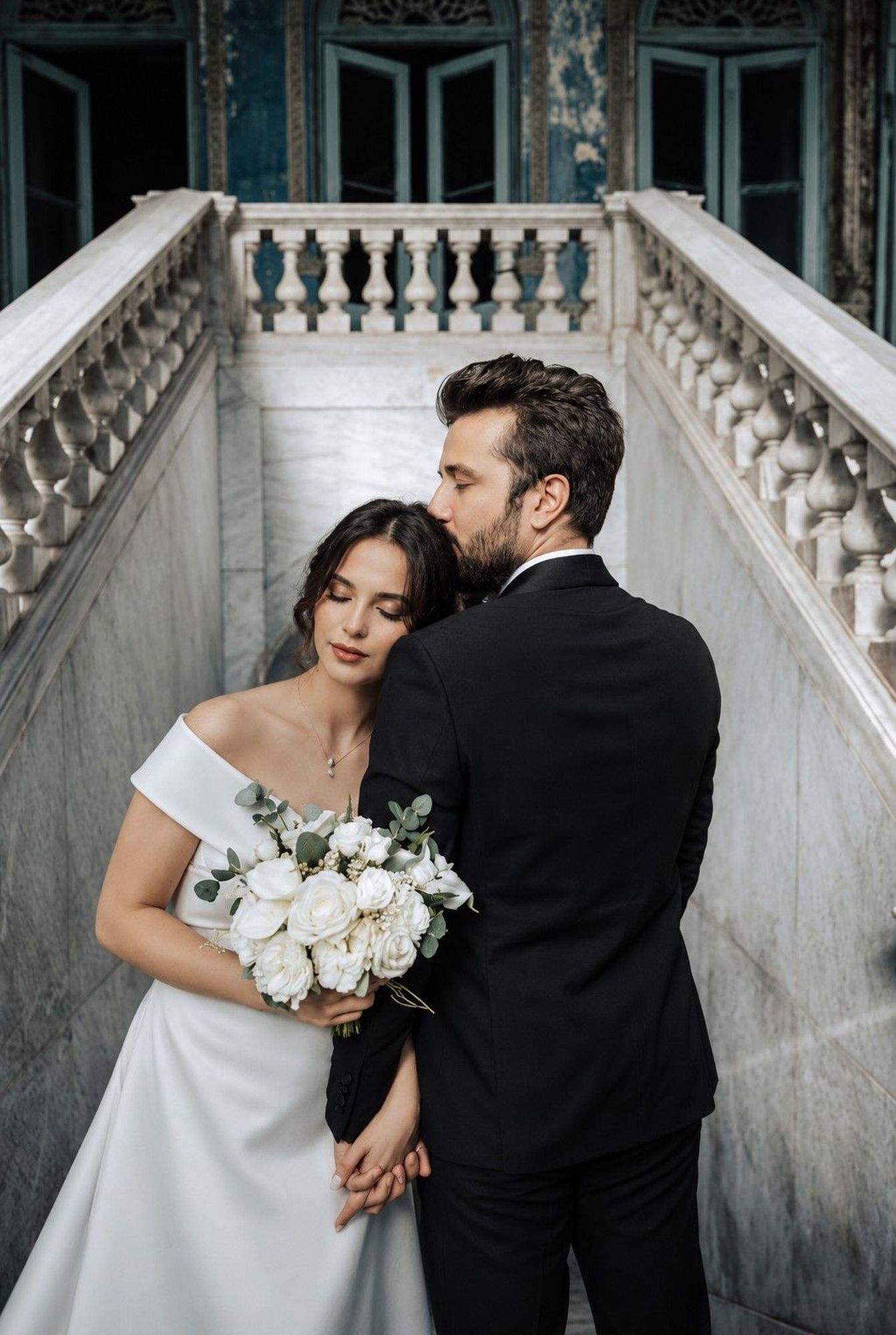 Original photo: wedding couple on stairs